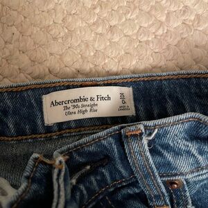 Abercrombie The 90’s straight Ultra High Rise Jeans
